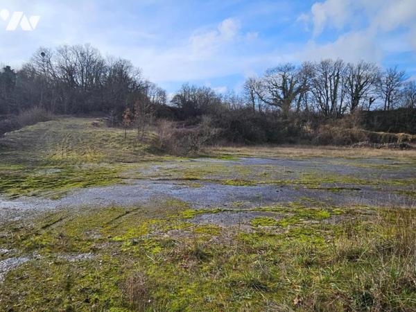 A vendre - Carrière à BRUX (86510) à proximité immédiate de la N10