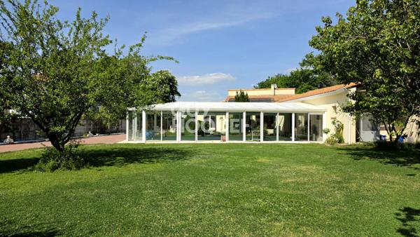Maison d'exception à vendre à Etaules - 6 pièces, piscine chauffée, 370 m²