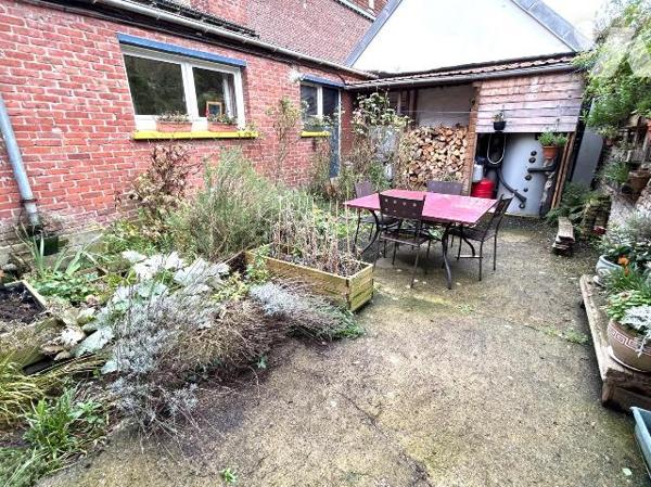 Charmante Maison Berguoise de 240 m² habitables environ comprenant :
RDC : Entrée (couloir 9 m...