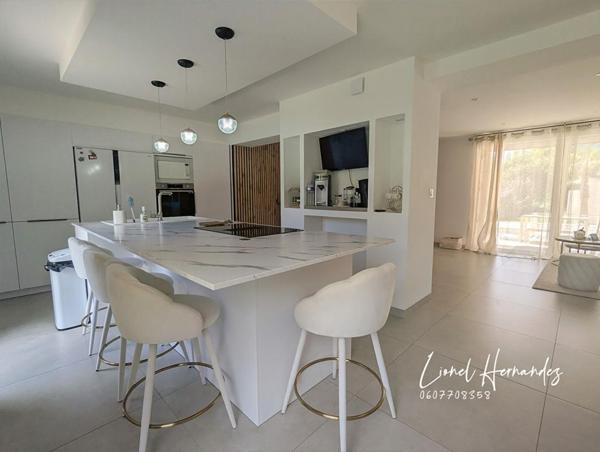 Maison rénovée de 123 m² avec terrain plat, clos et arboré de 1250 m²