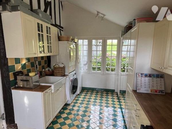 PROXIMITE IMMEDIATE DE THIBERVILLE BELLE PROPRIETE AVEC PISCINE DANS UN BEL ENVIRONNEMENT