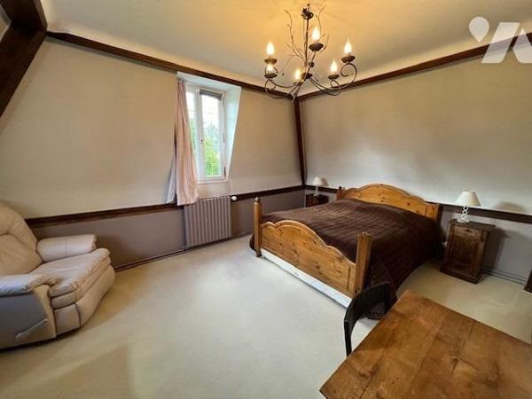 PROXIMITE IMMEDIATE DE THIBERVILLE BELLE PROPRIETE AVEC PISCINE DANS UN BEL ENVIRONNEMENT