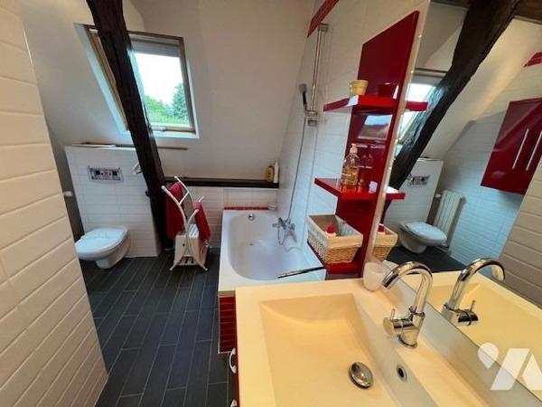 PROXIMITE IMMEDIATE DE THIBERVILLE BELLE PROPRIETE AVEC PISCINE DANS UN BEL ENVIRONNEMENT