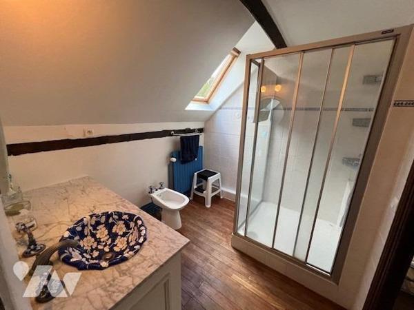 PROXIMITE IMMEDIATE DE THIBERVILLE BELLE PROPRIETE AVEC PISCINE DANS UN BEL ENVIRONNEMENT