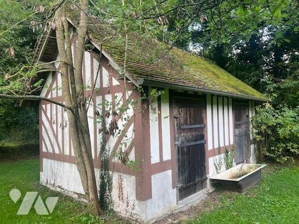 PROXIMITE IMMEDIATE DE THIBERVILLE BELLE PROPRIETE AVEC PISCINE DANS UN BEL ENVIRONNEMENT