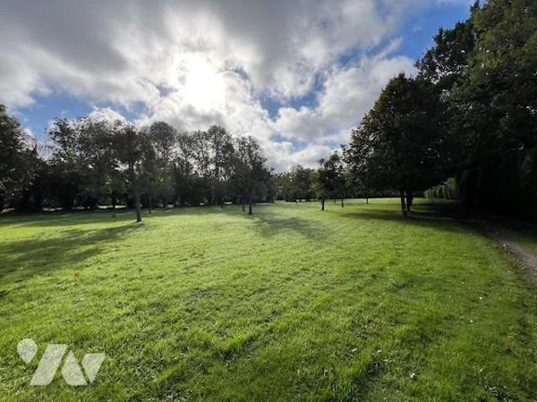 PROXIMITE IMMEDIATE DE THIBERVILLE BELLE PROPRIETE AVEC PISCINE DANS UN BEL ENVIRONNEMENT