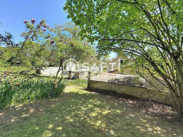 Maison des années 30 avec parc arboré et dépendances