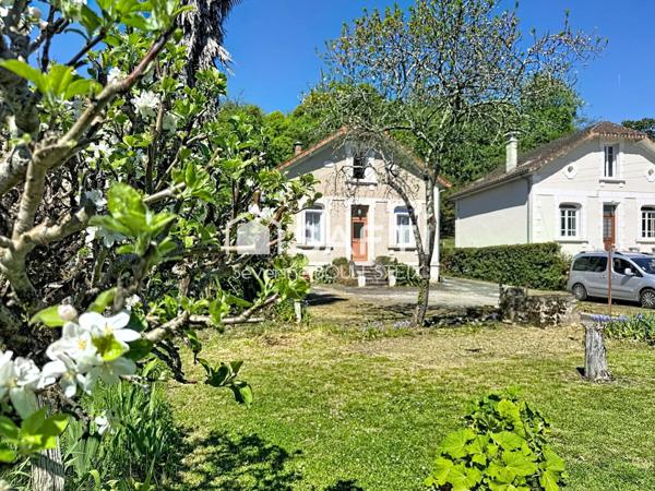 Maison des années 30 avec parc arboré et dépendances