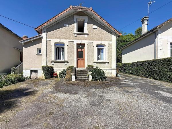 Maison des années 30 avec parc arboré et dépendances