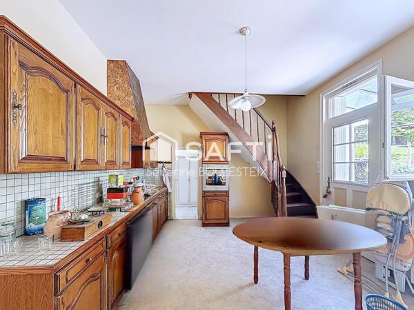 Maison des années 30 avec parc arboré et dépendances