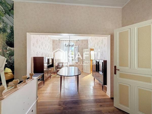 Maison des années 30 avec parc arboré et dépendances