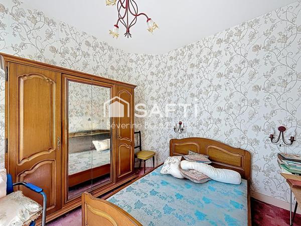 Maison des années 30 avec parc arboré et dépendances