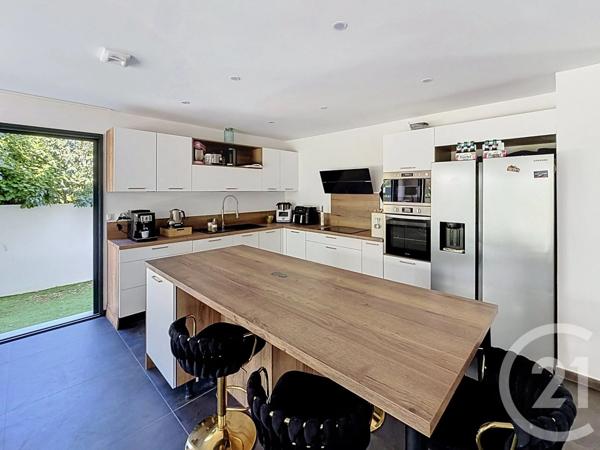 Maison à vendre  6 pièces - 260 m 2   FABREGUES  - 34