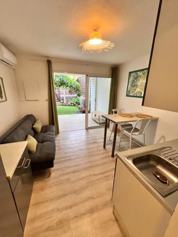 Appartement à vendre 2 pièces en rez de jardin SAINT GILLES LES BAINS (974)