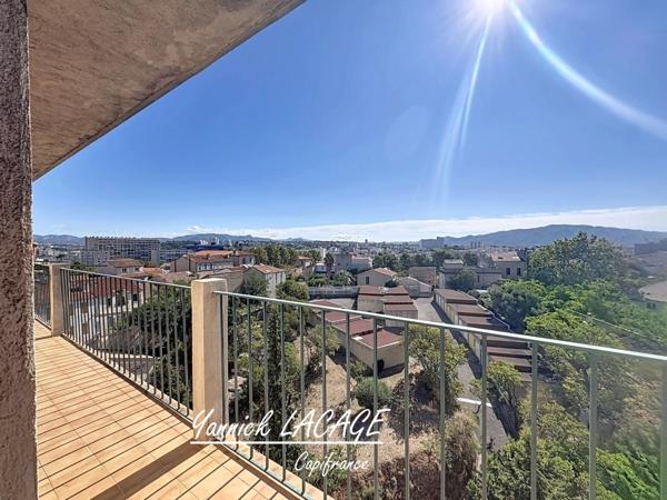 MARSEILLE 4e – T2 43 m² – 7e étage – Balcon filant – Vue panoramique