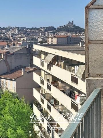 MARSEILLE 4e – T2 43 m² – 7e étage – Balcon filant – Vue panoramique