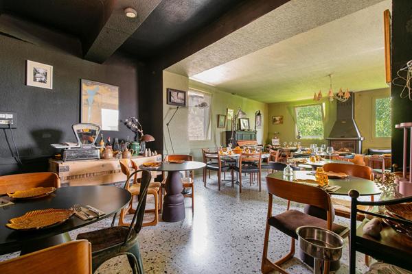 À 10 minutes de Forcalquier, un hôtel-restaurant de caractère où la vie prend tout son sens