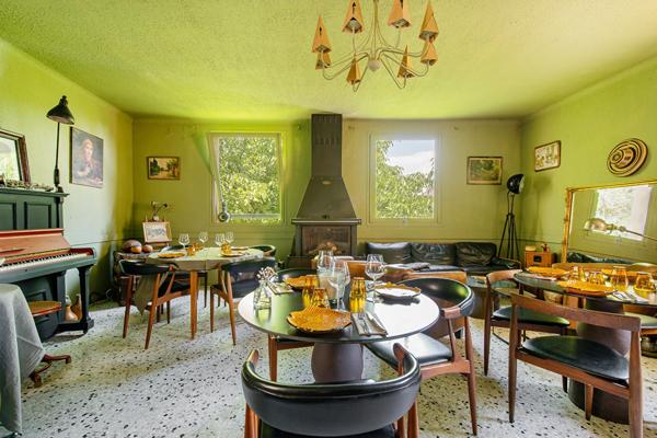 À 10 minutes de Forcalquier, un hôtel-restaurant de caractère où la vie prend tout son sens