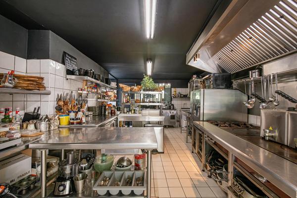 À 10 minutes de Forcalquier, un hôtel-restaurant de caractère où la vie prend tout son sens