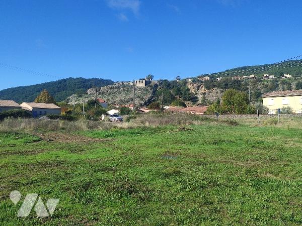 Terrain constructible 893 m²