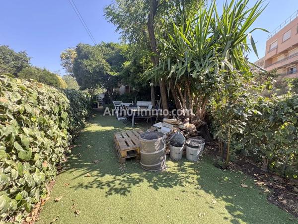 Vente                                                      Appartement
                        
                     3 pièces                      75 m2                     à Sainte-Maxime