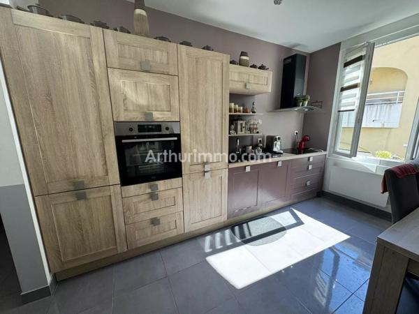 Vente                                                      Appartement
                        
                     3 pièces                      75 m2                     à Sainte-Maxime
