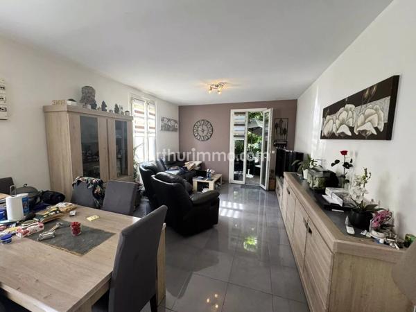 Vente                                                      Appartement
                        
                     3 pièces                      75 m2                     à Sainte-Maxime