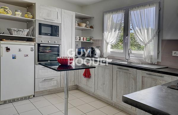 Maison Saint Denis Les Bourg 5 pièce(s) 103 m2