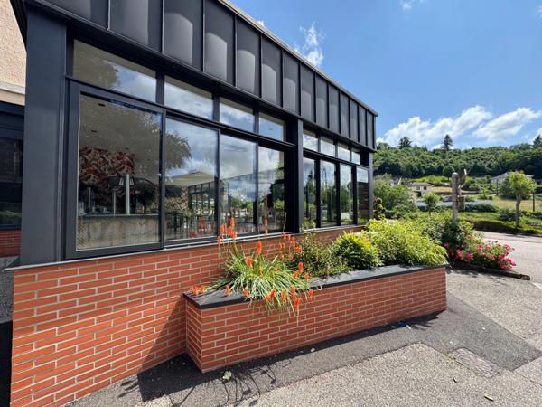 Fonds de commerce + Murs Hôtel Restaurant à vendre proche de ROANNE (42)