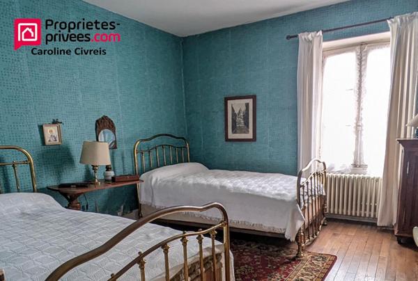 Propriété : maison de maitre avec ferme attenante + 5 hectares de prés