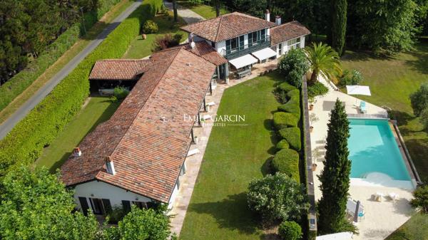 À vendre - Propriété - Urrugne avec piscine et vue montagnes