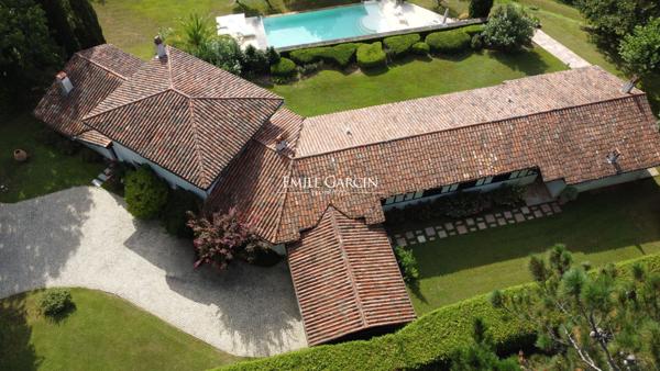À vendre - Propriété - Urrugne avec piscine et vue montagnes