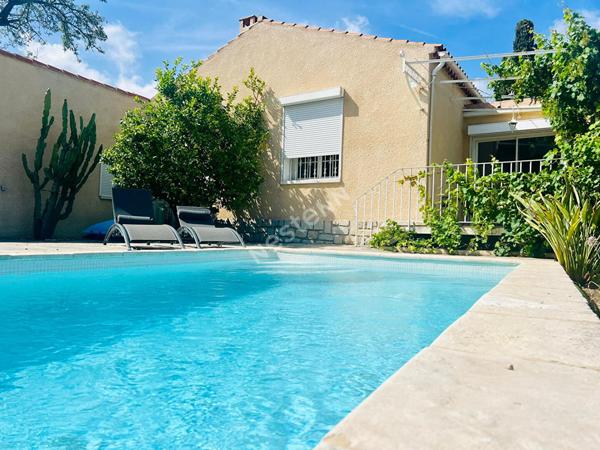 Propriété à vendre à La Ciotat compsée d'une maison de 5 pièces avec piscine et deux dépendances T2