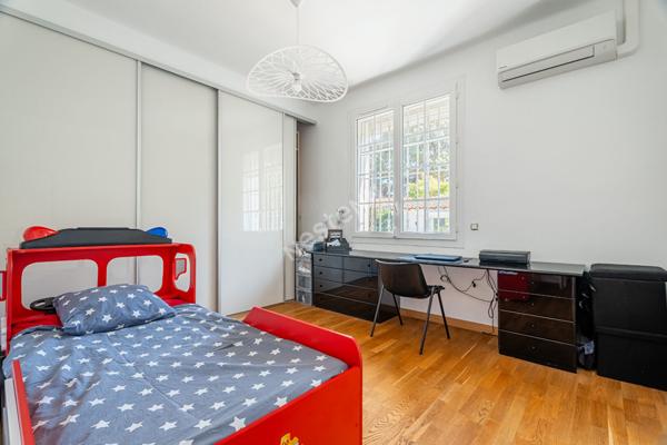 Propriété à vendre à La Ciotat compsée d'une maison de 5 pièces avec piscine et deux dépendances T2