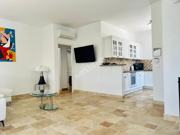 Propriété à vendre à La Ciotat compsée d'une maison de 5 pièces avec piscine et deux dépendances T2