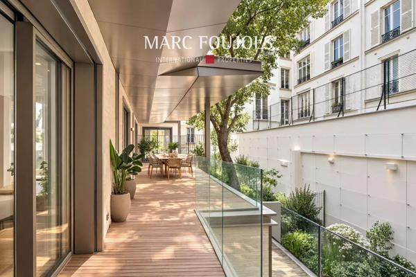 Paris VIII Faubourg Saint Honoré : appartement d’angle de 115 m² avec sa terrasse jardin de 18 m²