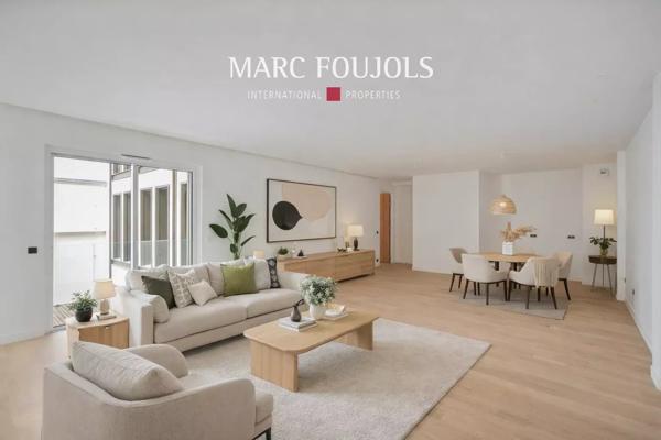 Paris VIII Faubourg Saint Honoré : appartement d’angle de 115 m² avec sa terrasse jardin de 18 m²