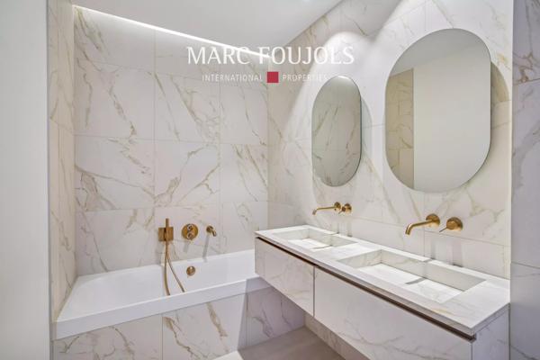 Paris VIII Faubourg Saint Honoré : appartement d’angle de 115 m² avec sa terrasse jardin de 18 m²