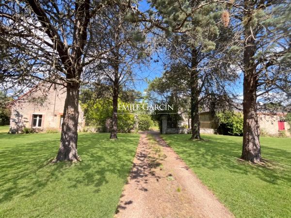 Château à vendre sur les hauteurs de la vallée du Cher