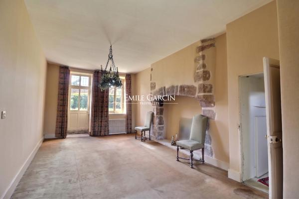 Château à vendre sur les hauteurs de la vallée du Cher