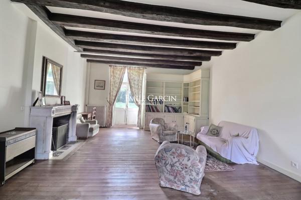 Château à vendre sur les hauteurs de la vallée du Cher