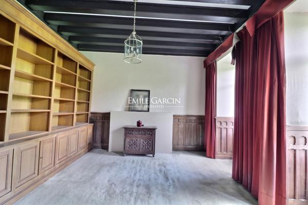Château à vendre sur les hauteurs de la vallée du Cher
