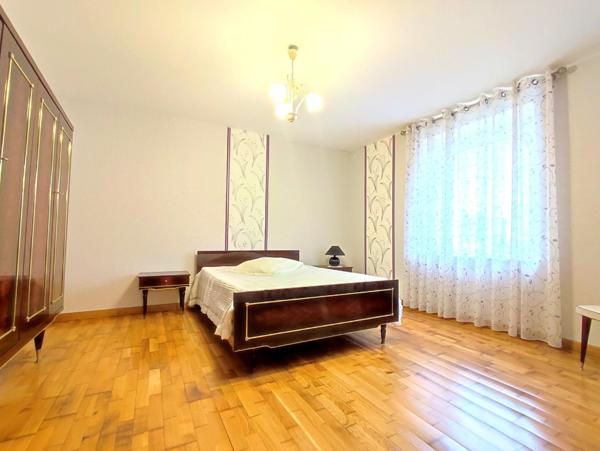 Maison - 5 pièces - Grange attenante