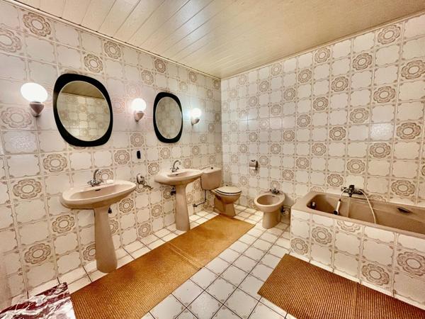 Maison - 5 pièces - Grange attenante