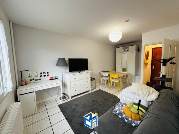 STUDIO MEUBLÉ AVEC LOCATAIRE EN PLACE