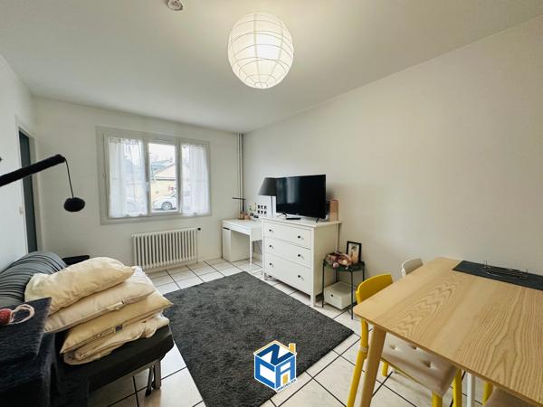 STUDIO MEUBLÉ AVEC LOCATAIRE EN PLACE
