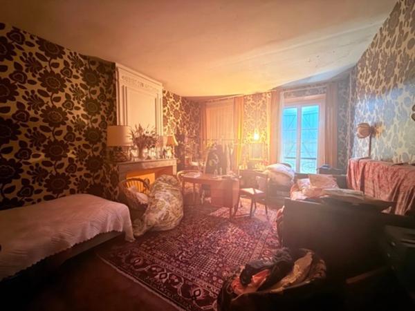 Dpt Hautes Pyrénées (65), à vendre TRIE SUR BAISE Immeuble de 215 m² habitables sur 3 niveaux avec cour