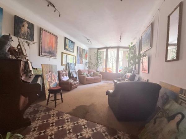 Dpt Hautes Pyrénées (65), à vendre TRIE SUR BAISE Immeuble de 215 m² habitables sur 3 niveaux avec cour