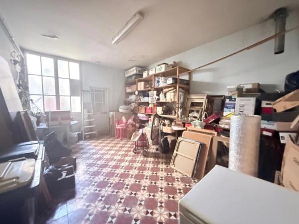 Dpt Hautes Pyrénées (65), à vendre TRIE SUR BAISE Immeuble de 215 m² habitables sur 3 niveaux avec cour