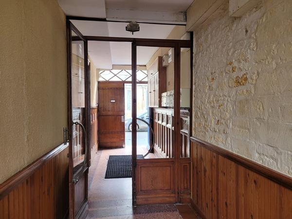 ROCHEFORT centre ville local professionnel de 32.14 m² - chauffage collectif